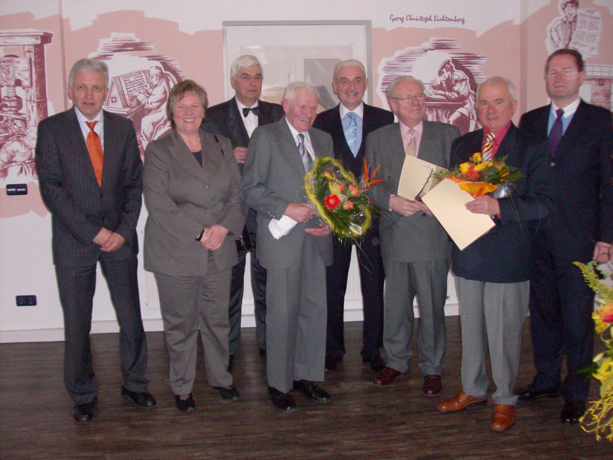 Heimatpreisträger 2009 im Kreise der Honoratioren.