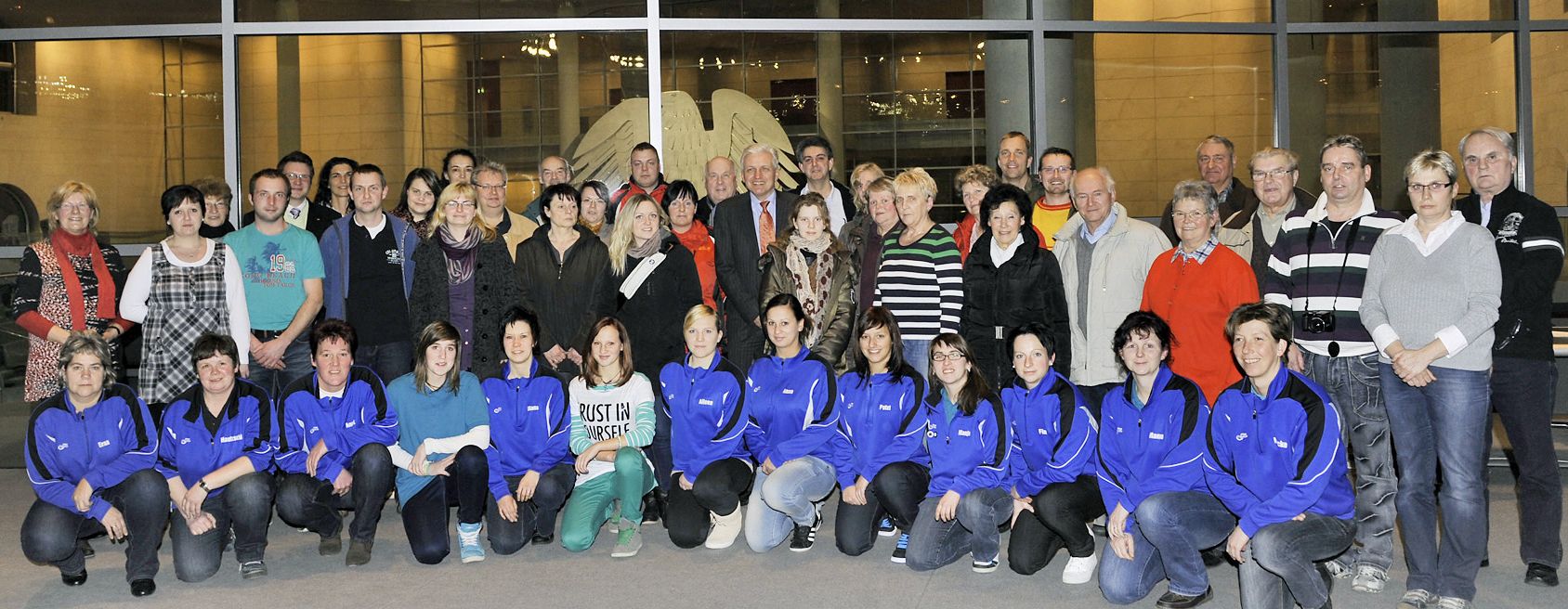 Gruppenbild vor dem Plenarsaal