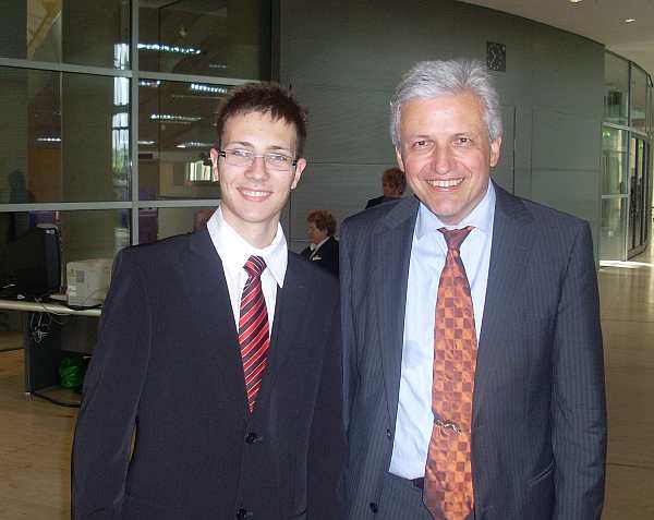 Martin Winkler mit Manfred Kolbe vor dem Plenarsaal im Reichstagsgebude