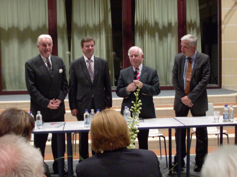 Landrat Michael Czupalla, Staatsminister Frank Kupfer, Ministerpräsident a.D. Kurt Biedenkopf, Bundestagsabgeordneter Manfred Kolbe (v.l.n.r.)