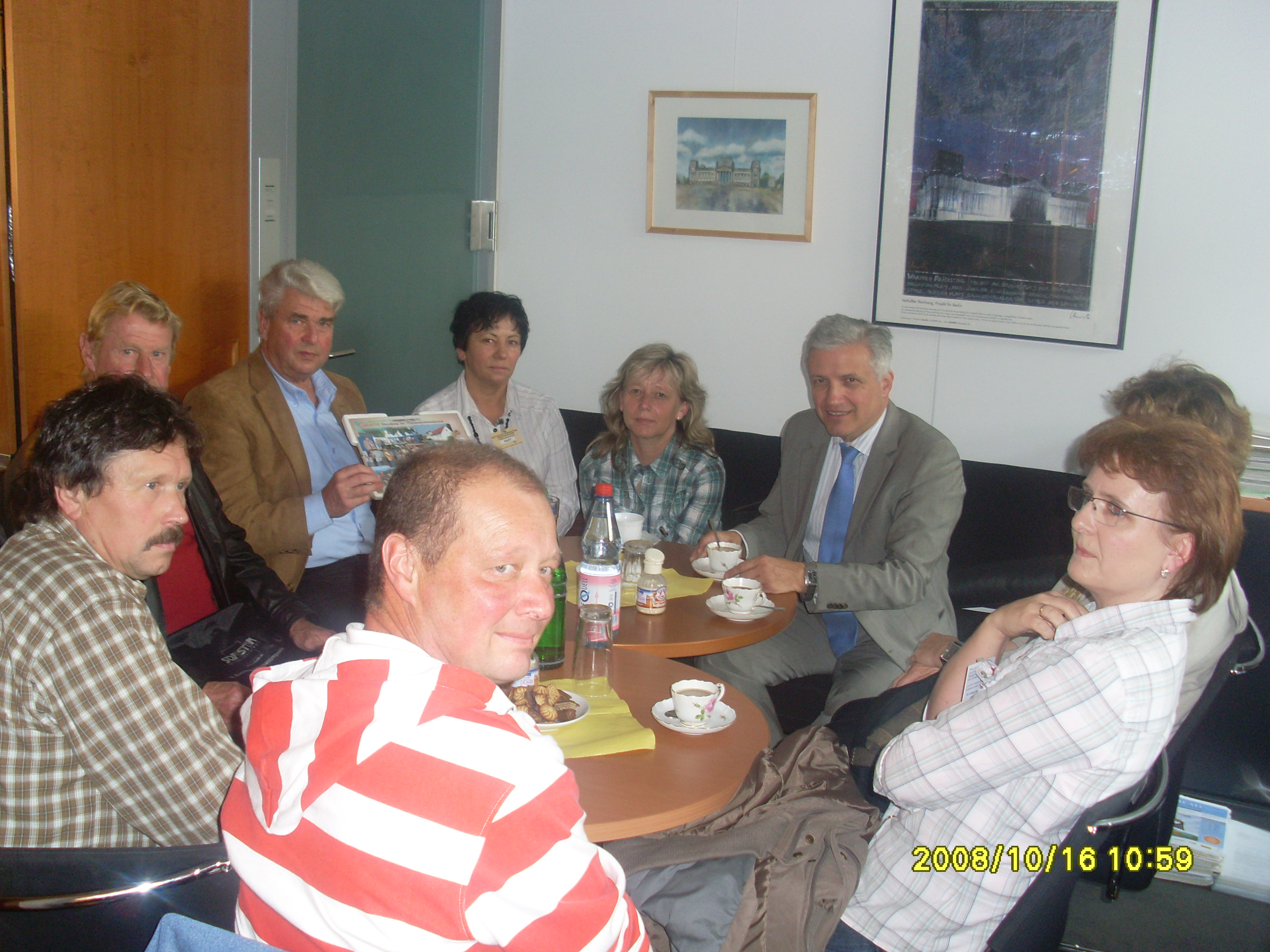 Arzberger auf einen Kaffee in Manfred Kolbe`s Berliner Bro